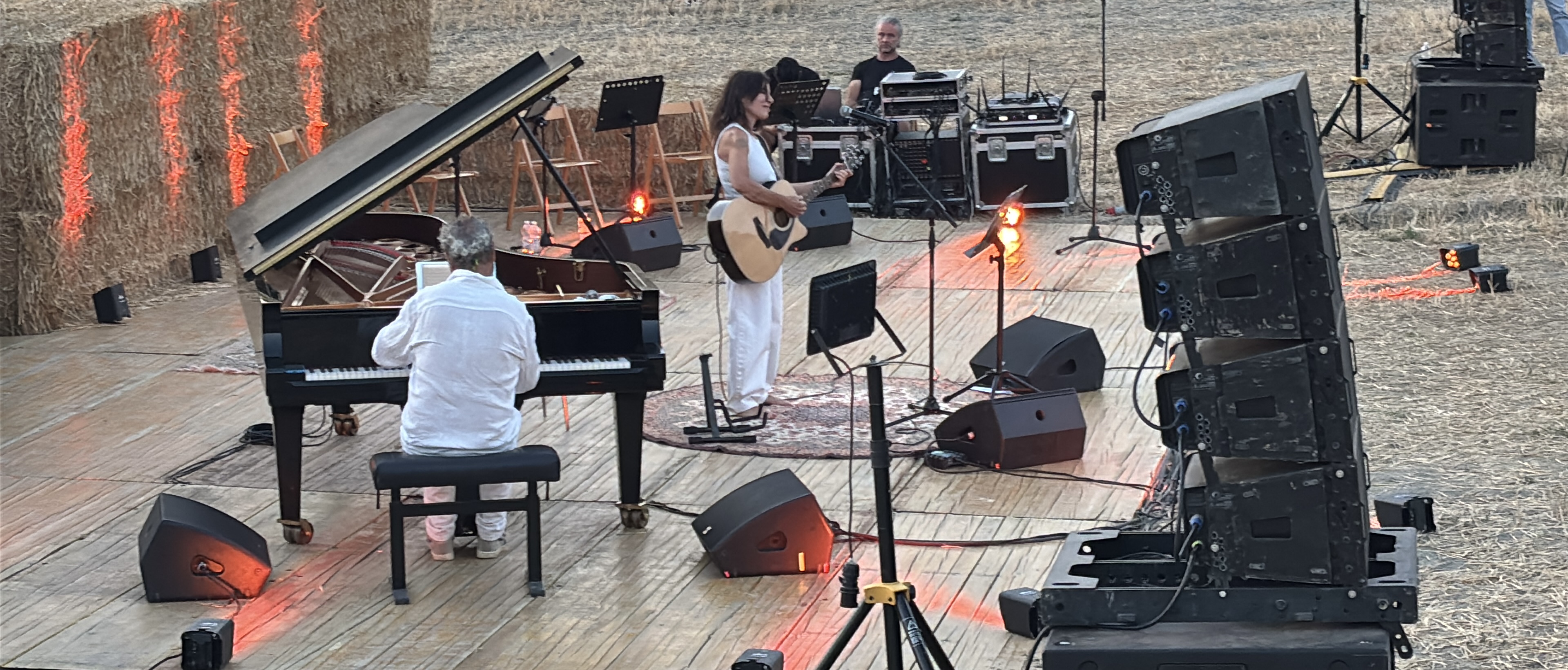Impianti audio luci video palchi strutture e strumenti musicali a Siena